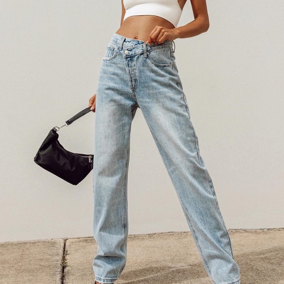 Princess Polly Denim - Holly Asymmetrical straight leg jean, light wash